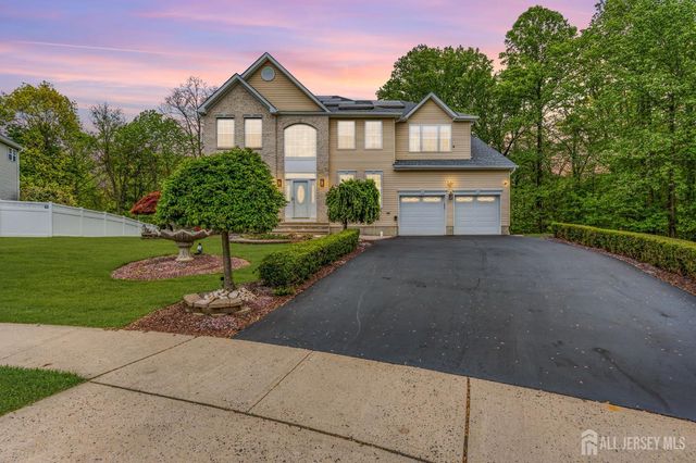 73 Stratton Road, Old Bridge, NJ 07747