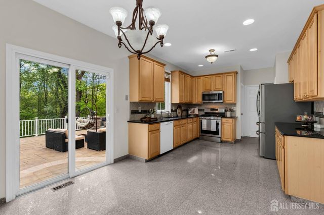 73 Stratton Road, Old Bridge, NJ 07747