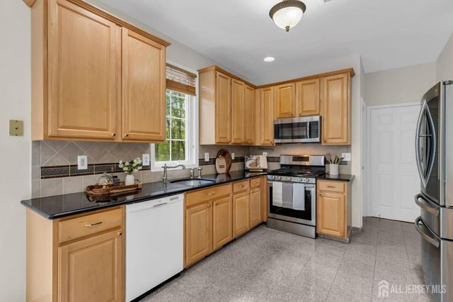 73 Stratton Road, Old Bridge, NJ 07747