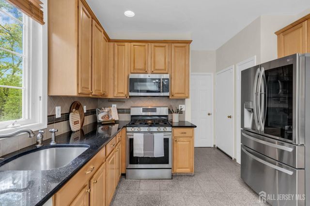 73 Stratton Road, Old Bridge, NJ 07747
