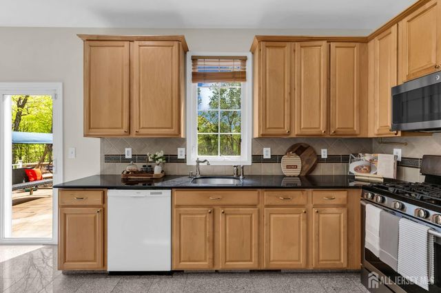 73 Stratton Road, Old Bridge, NJ 07747