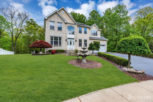 73 Stratton Road, Old Bridge, NJ 07747