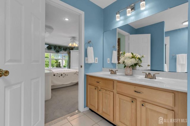 73 Stratton Road, Old Bridge, NJ 07747