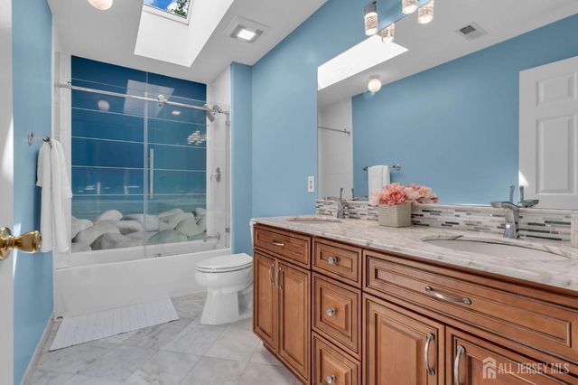 73 Stratton Road, Old Bridge, NJ 07747