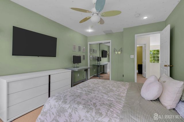73 Stratton Road, Old Bridge, NJ 07747