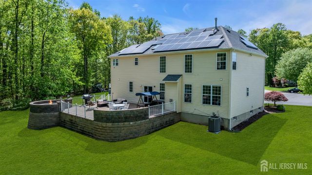 73 Stratton Road, Old Bridge, NJ 07747
