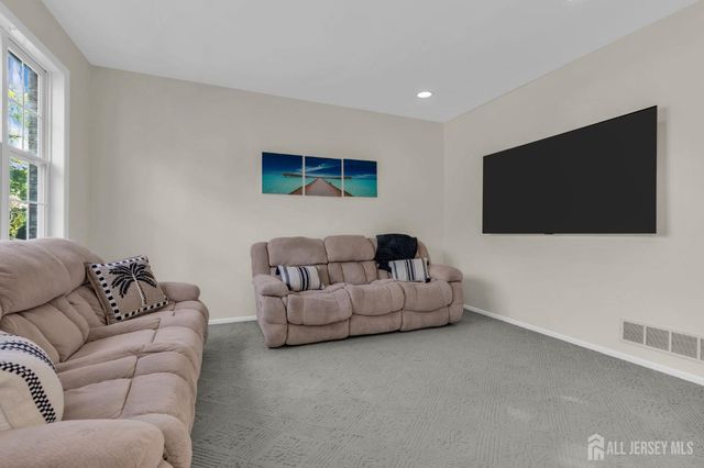 73 Stratton Road, Old Bridge, NJ 07747