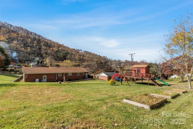 55 Cataberry Lane, Burnsville, NC 28714