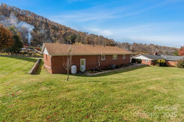 55 Cataberry Lane, Burnsville, NC 28714