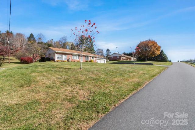 55 Cataberry Lane, Burnsville, NC 28714