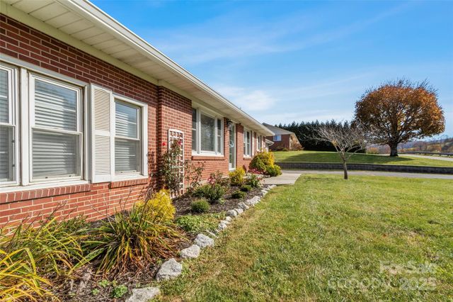 55 Cataberry Lane, Burnsville, NC 28714