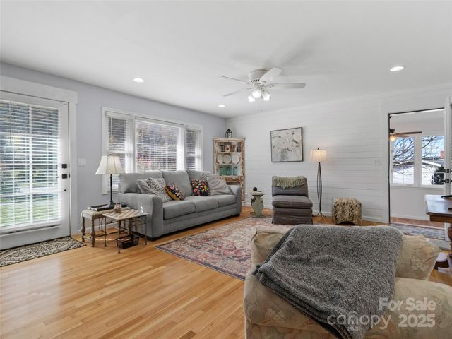 55 Cataberry Lane, Burnsville, NC 28714