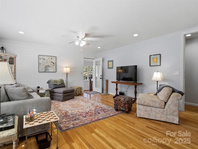 55 Cataberry Lane, Burnsville, NC 28714