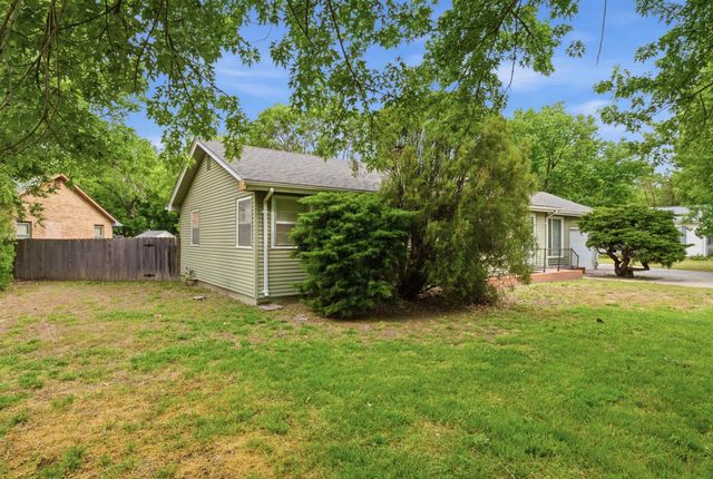 2504 E Clover Ln, Wichita, KS 67216