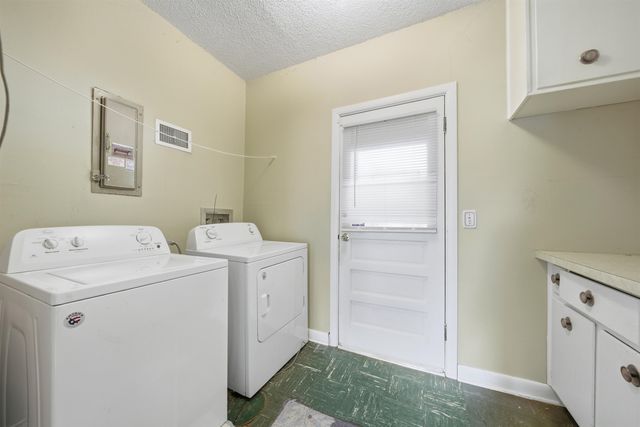 2504 E Clover Ln, Wichita, KS 67216