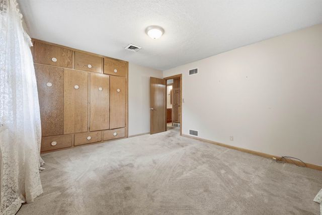 2504 E Clover Ln, Wichita, KS 67216