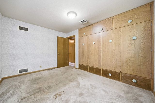 2504 E Clover Ln, Wichita, KS 67216