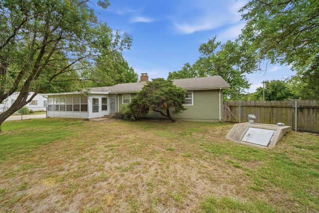 2504 E Clover Ln, Wichita, KS 67216