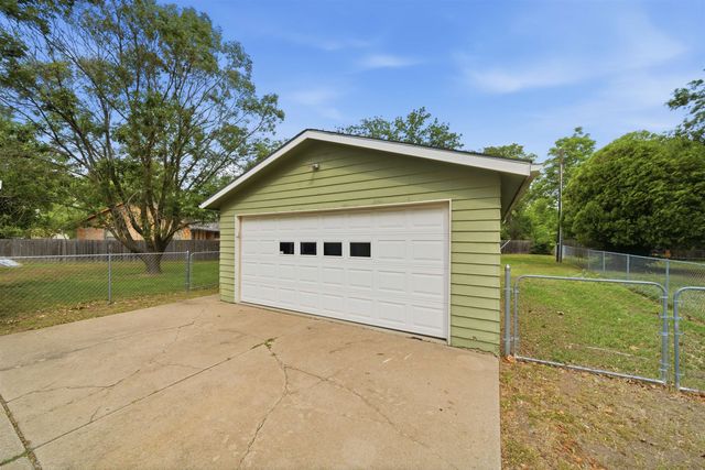2504 E Clover Ln, Wichita, KS 67216