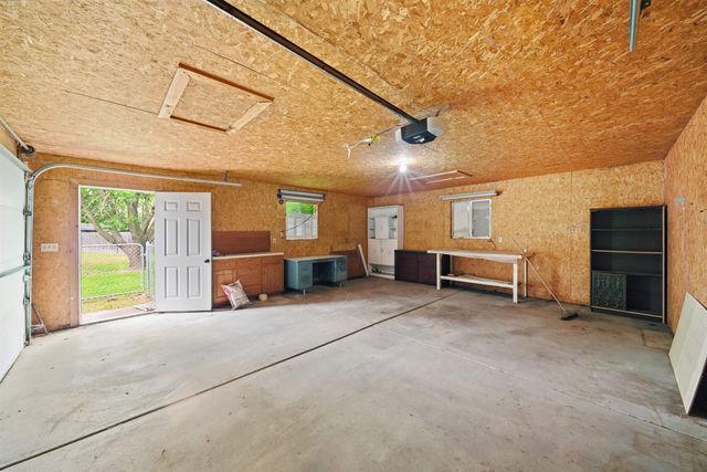 2504 E Clover Ln, Wichita, KS 67216