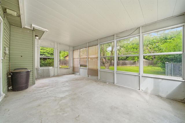 2504 E Clover Ln, Wichita, KS 67216