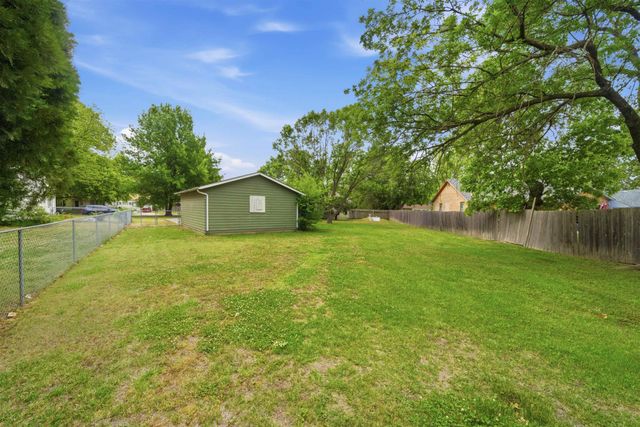 2504 E Clover Ln, Wichita, KS 67216
