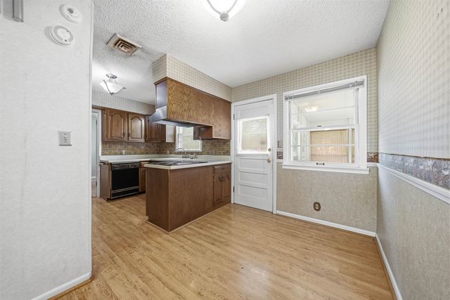 2504 E Clover Ln, Wichita, KS 67216