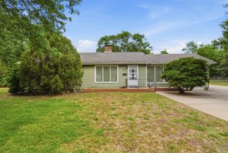 2504 E Clover Ln, Wichita, KS 67216