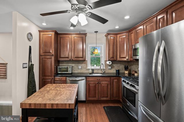 7 CHALFONT ST, Cinnaminson, NJ 08077