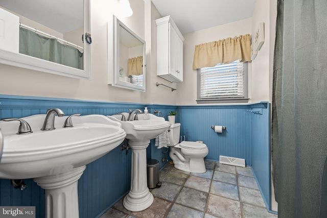 7 CHALFONT ST, Cinnaminson, NJ 08077