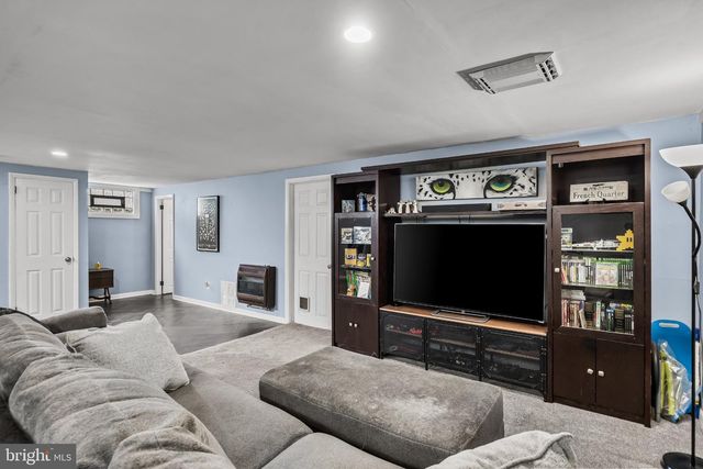 7 CHALFONT ST, Cinnaminson, NJ 08077