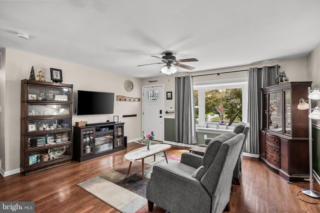 7 CHALFONT ST, Cinnaminson, NJ 08077
