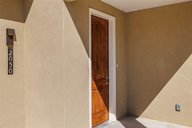2050 Calle Sombra, Santa Fe, NM 87505