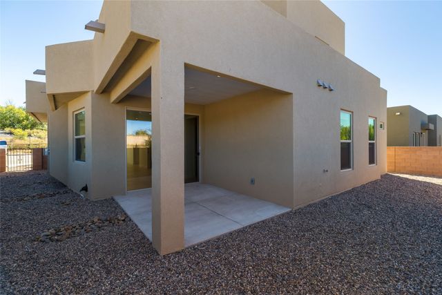 2050 Calle Sombra, Santa Fe, NM 87505