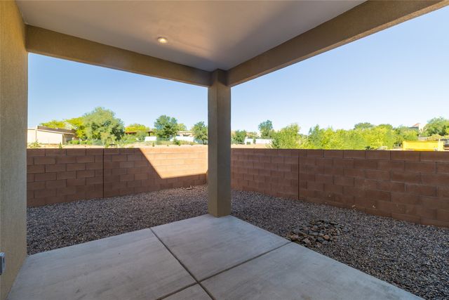 2050 Calle Sombra, Santa Fe, NM 87505