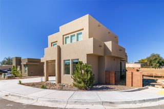 2050 Calle Sombra, Santa Fe, NM 87505