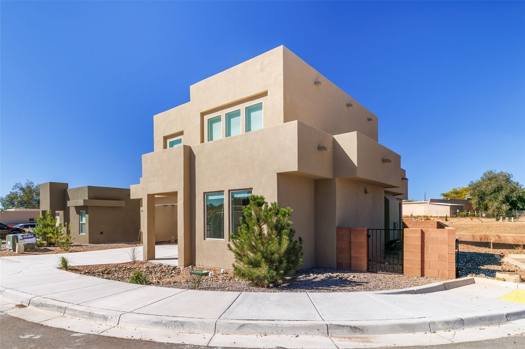 2050 Calle Sombra, Santa Fe, NM 87505