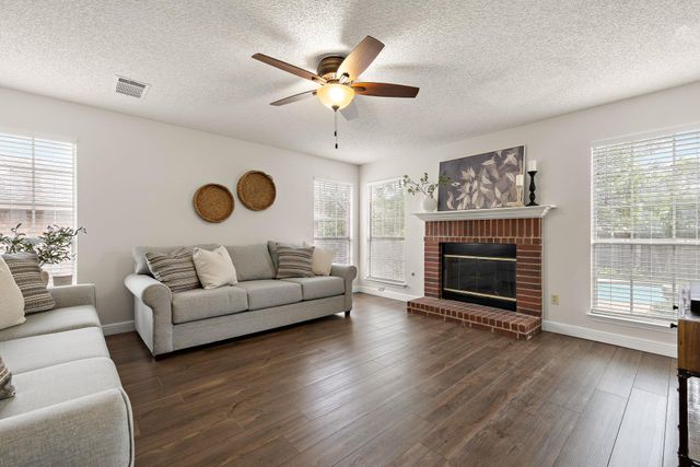 1800 Hollow Ridge DR, Cedar Park, TX 78613