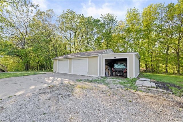 10908 S Outer Belt Road, Lone Jack, MO 64070