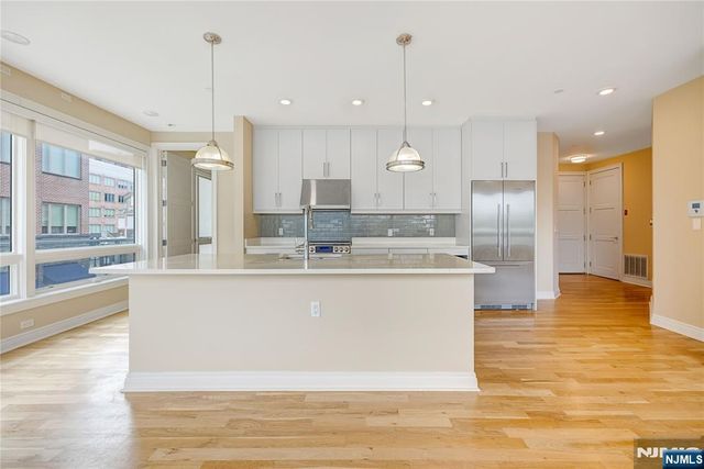 15 Somerset Lane 101, Edgewater, NJ 07020