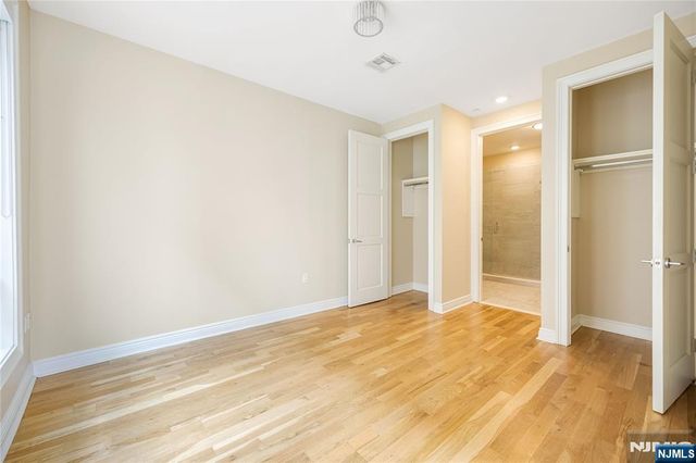15 Somerset Lane 101, Edgewater, NJ 07020