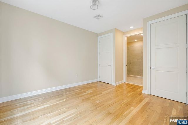 15 Somerset Lane 101, Edgewater, NJ 07020