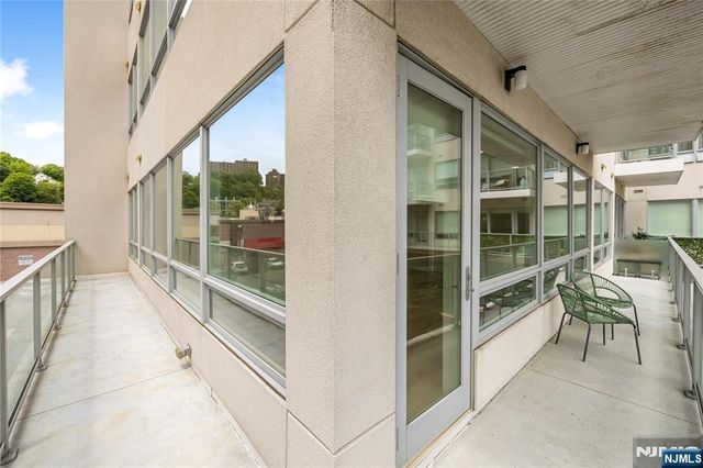 15 Somerset Lane 101, Edgewater, NJ 07020