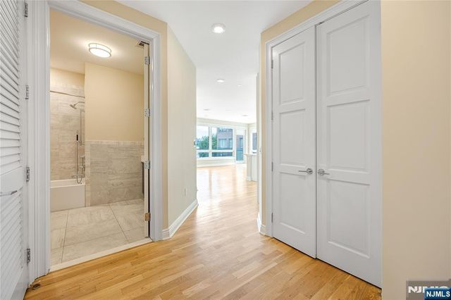 15 Somerset Lane 101, Edgewater, NJ 07020