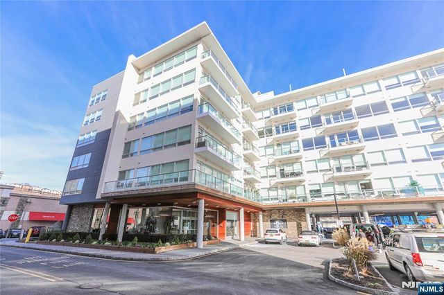 15 Somerset Lane 101, Edgewater, NJ 07020