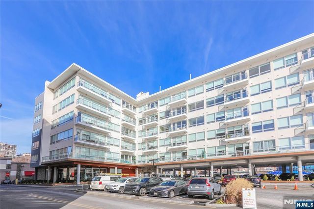 15 Somerset Lane 101, Edgewater, NJ 07020