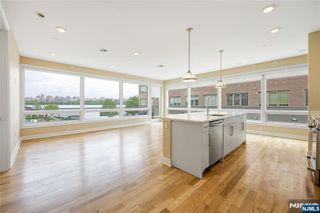 15 Somerset Lane 101, Edgewater, NJ 07020