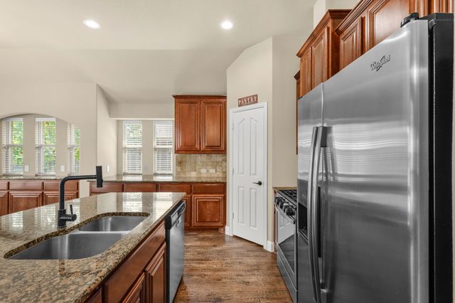 5333 Smokey Ridge Drive, Fort Worth, TX 76123