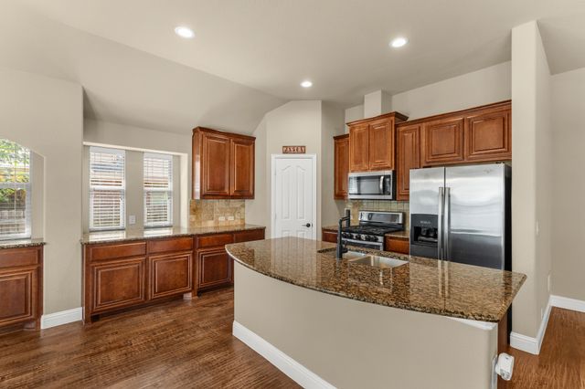 5333 Smokey Ridge Drive, Fort Worth, TX 76123