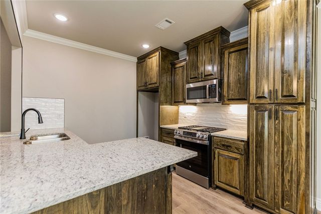 6605 SW Basswood, Bentonville, AR 72713